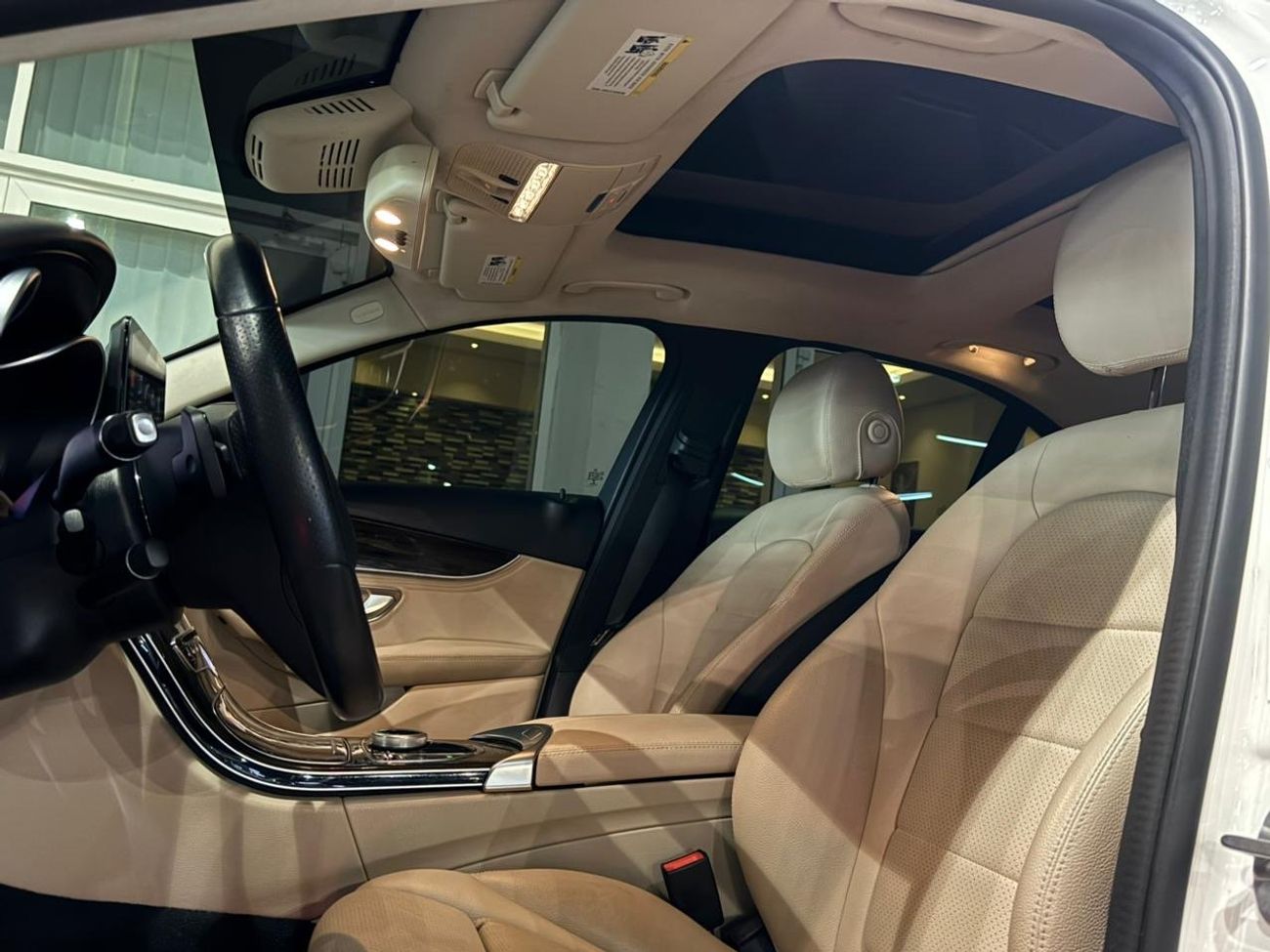 مرسيدس بنز C 300 مرسيدس C300 فل اوبشن وارد امريكا بحالة جيدة