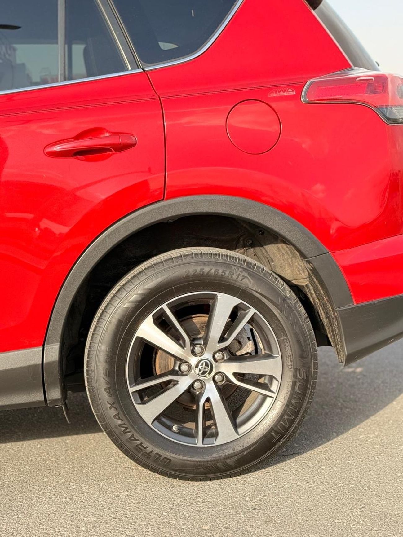 تويوتا راف ٤ XLE 2.5L AWD Full option sunroof, push start