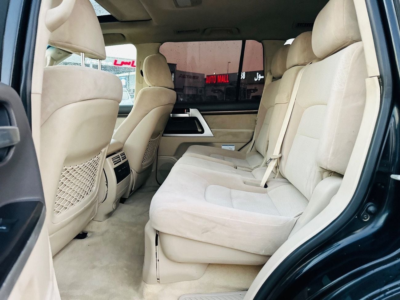 Toyota Land Cruiser VXR 5.7L 4WD