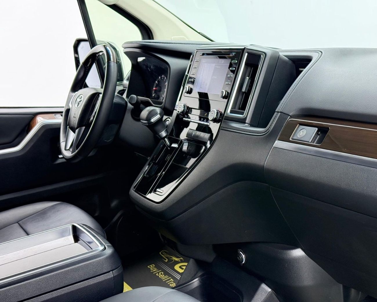 Toyota Granvia PREMIUM