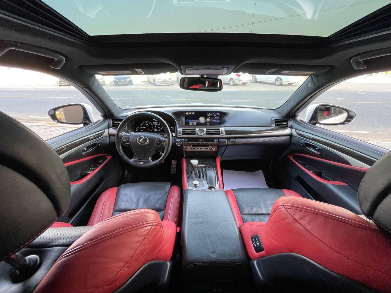 لكزس LS 460 محرك V8 سعة 4.6 لتر / F-SPORT / ممشى قليل / جنوط مقاس 19 بوصة / نقطة عمياء / مقاعد كبيرة / بحالة ممت