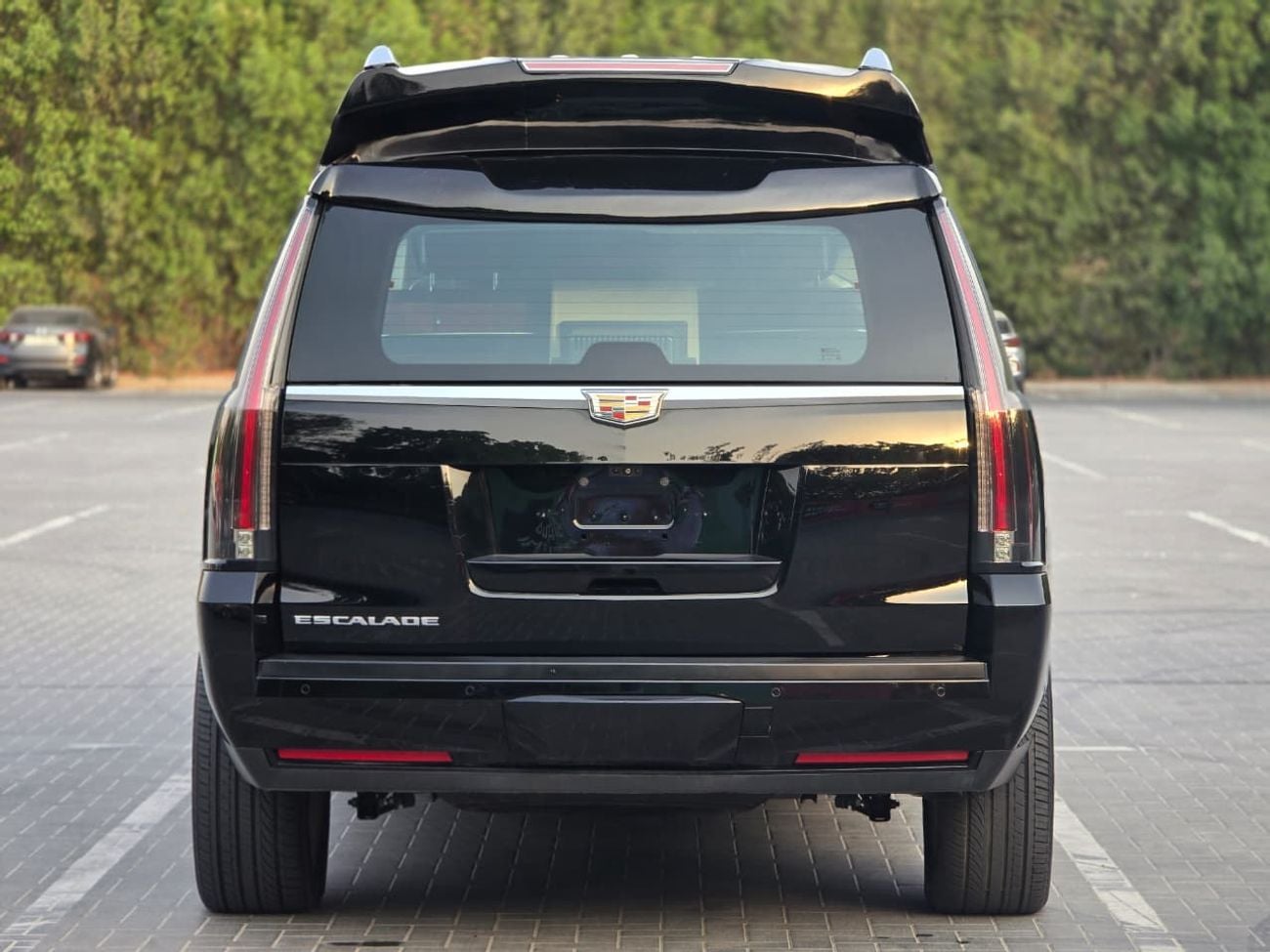 Cadillac Escalade PLATINUM 2018 VIP Edition GCC Specs | 2Keys | VIP seats | TV | Perfect condition