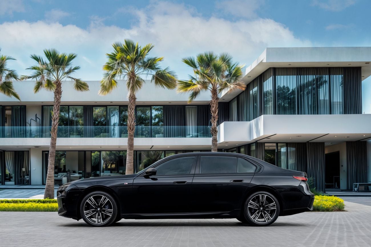 بي أم دبليو 740i 740i M Sport | 6,757 P.M | 0% Downpayment | BMW Warranty & Service!