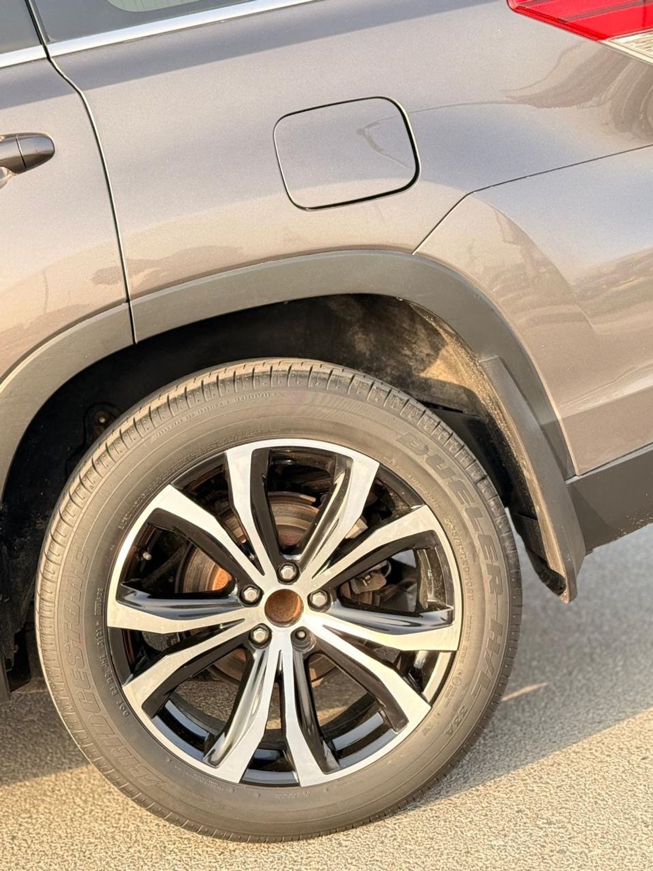 Toyota Highlander LE 3.5 L 2020 model