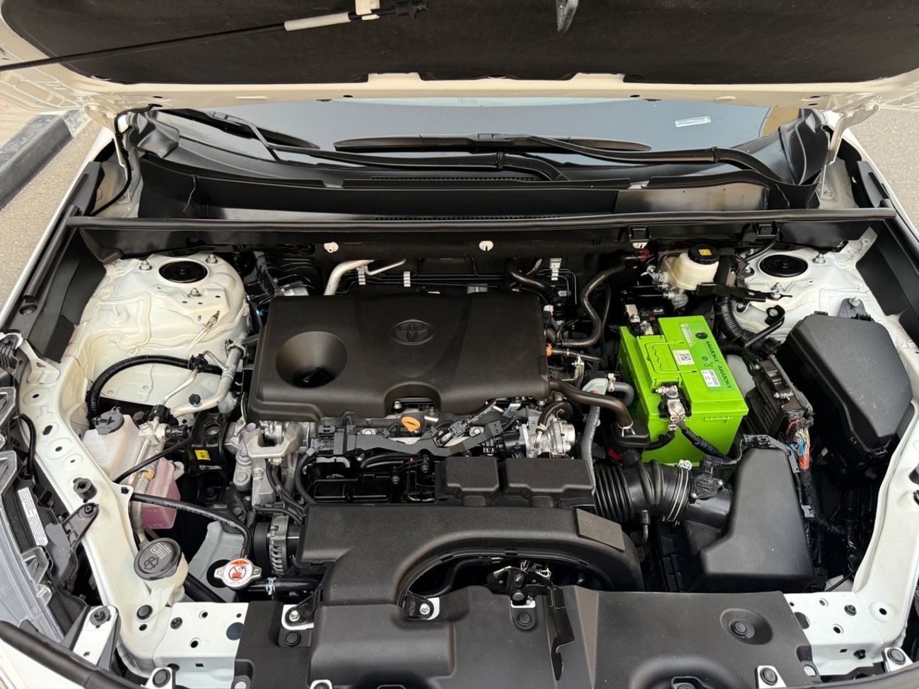 تويوتا راف ٤ 2024 XLE 4WD LEATHER SEATS 2.5 CANADA SPEC