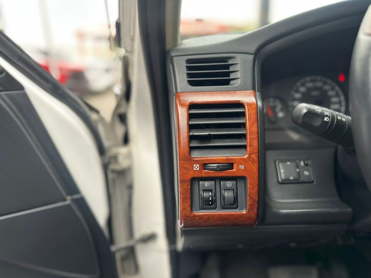 نيسان باترول سفاري Safari 4.8L A/T