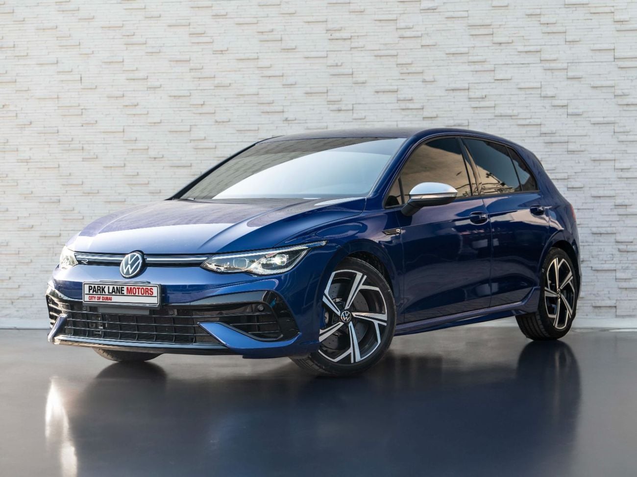 Volkswagen Golf R Base 2.0T