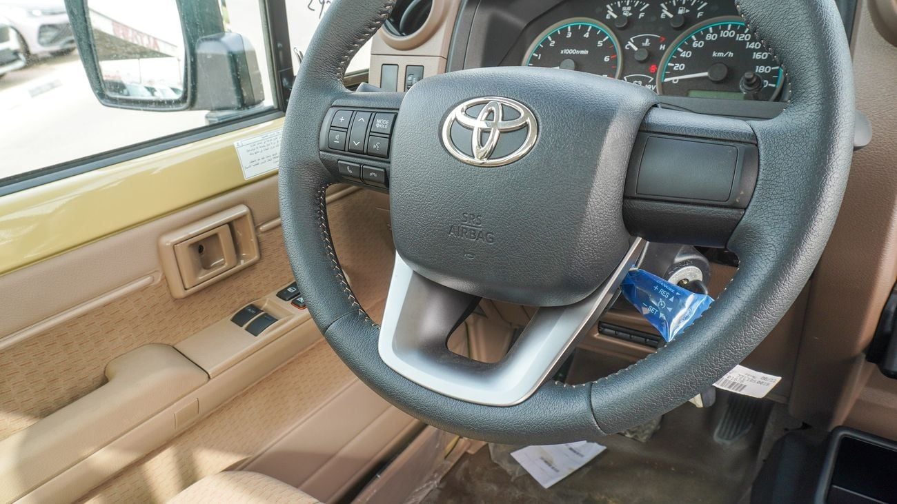 Toyota Land Cruiser Pick Up LC 79 4.0L V6 Single Cabin Auto transmission سلق ونش وفلوك سعودي