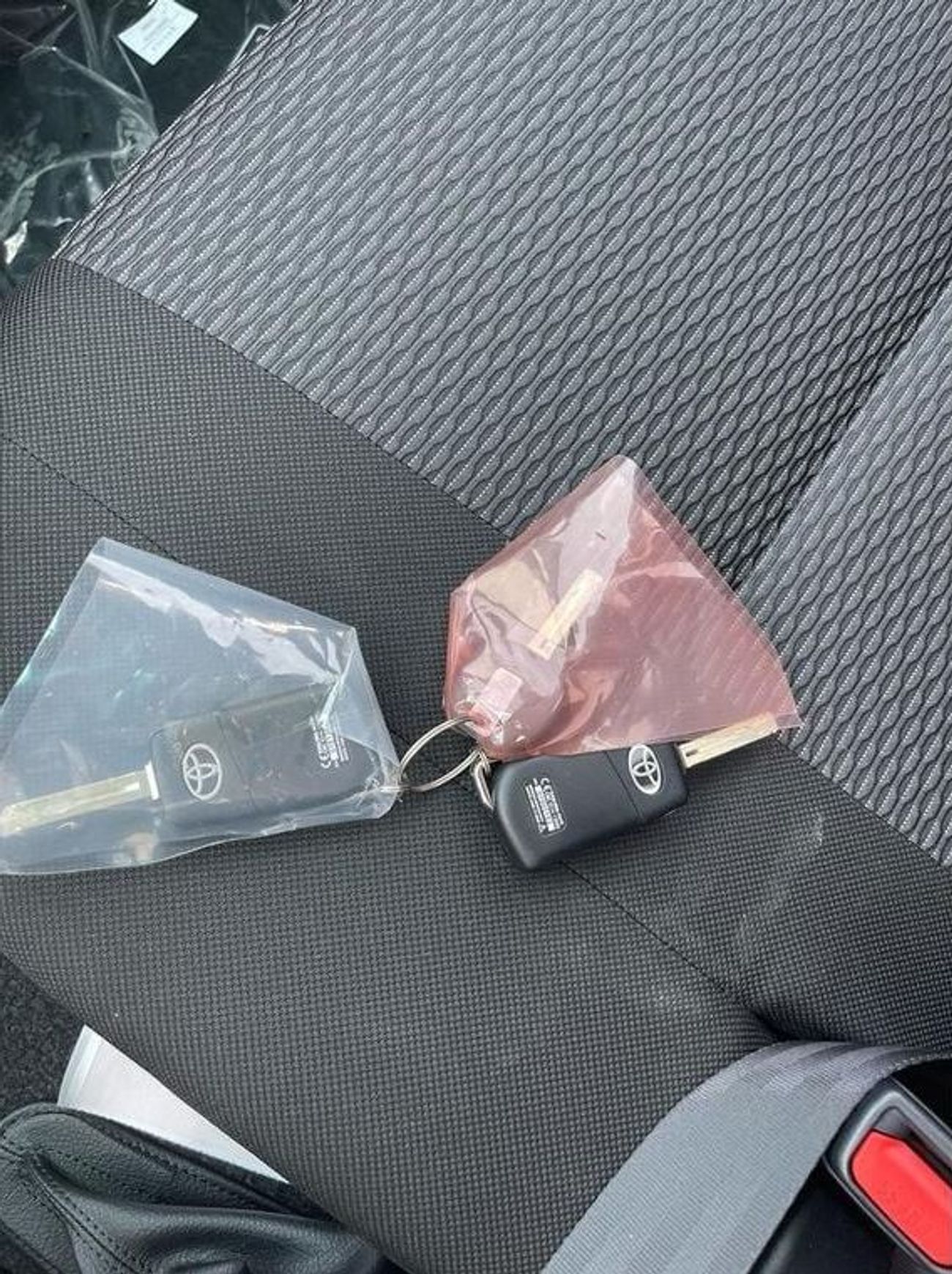 تويوتا هيلوكس 2025 Toyota Hilux DLX-G1 DC 2.4L MT Diesel (Power Window)