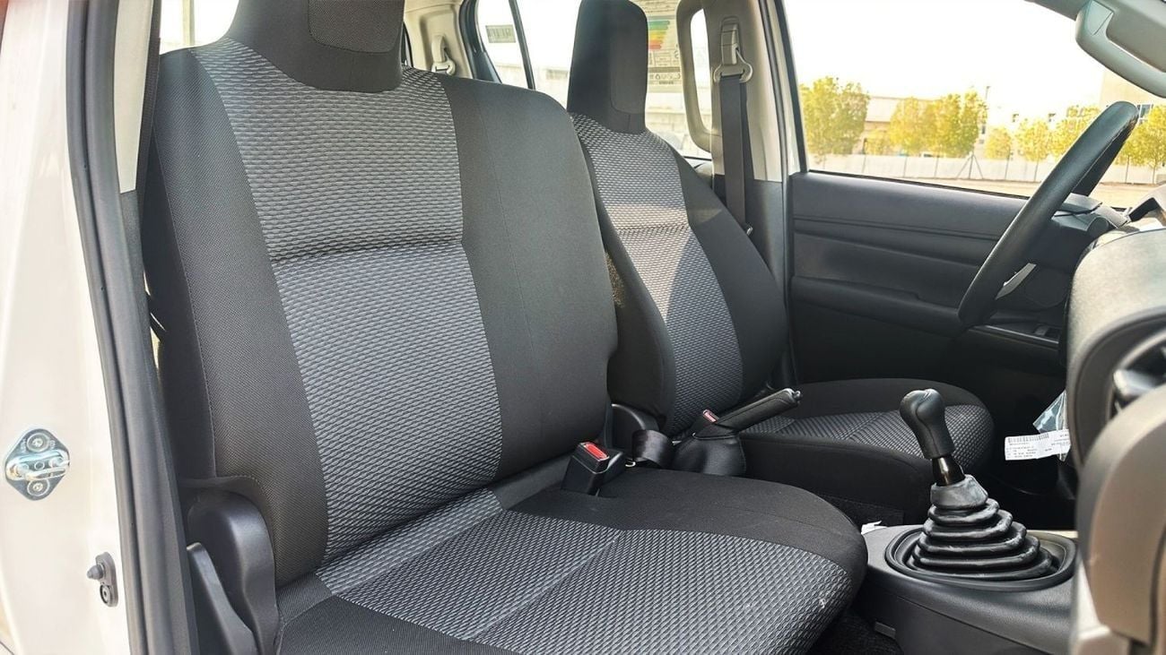 Toyota Hilux GL Toyota Hilux 2.7 petrol Manuel 2025 basic option four wheels