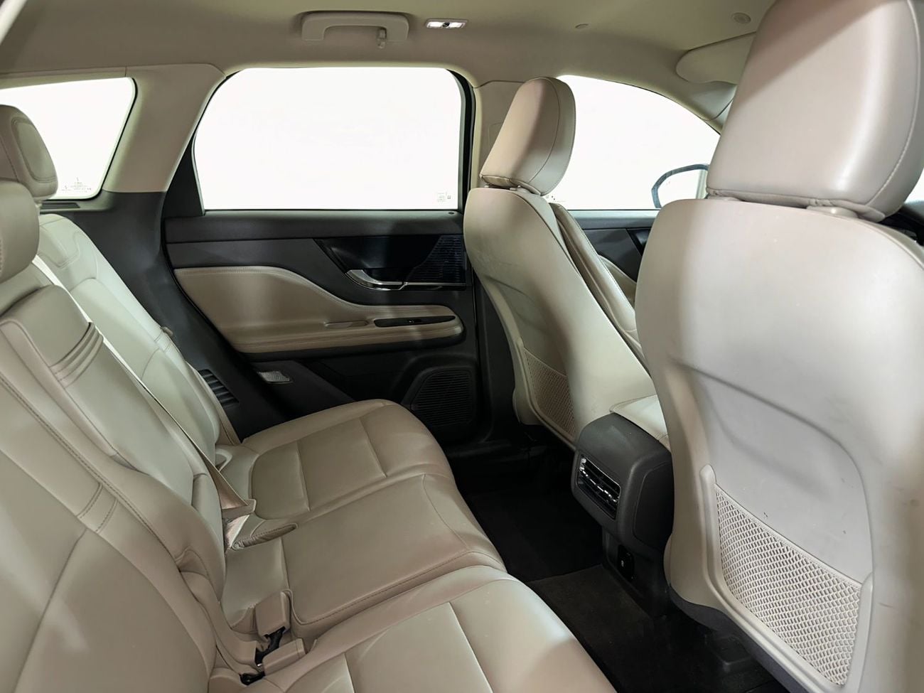 Lincoln Corsair STD AWD COR121 / FREE INSURANCE + REGISTRATION / AL TAYER MOTORS AL QOUZ SHOWROOM