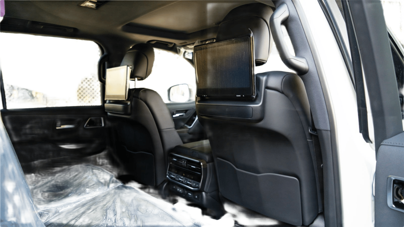 تويوتا لاند كروزر ECTMKC003 –New Right Hand Drive – Toyota LC300 VXR - 3.3L Diesel Auto - White with Black Interior
