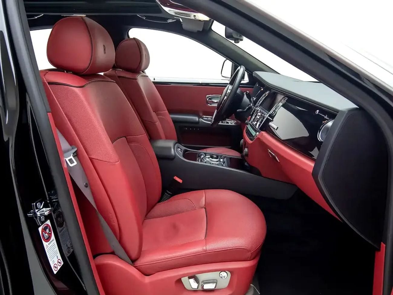 Rolls Royce Ghost with Mansory Kit | GCC Spec - Immaculate Condition