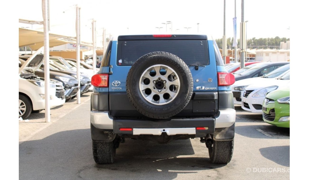 Toyota FJ Cruiser GCC - ACCIDENTS FREE - GXR - CAR IS IN PERFECT CONDITION INSIDE OUT