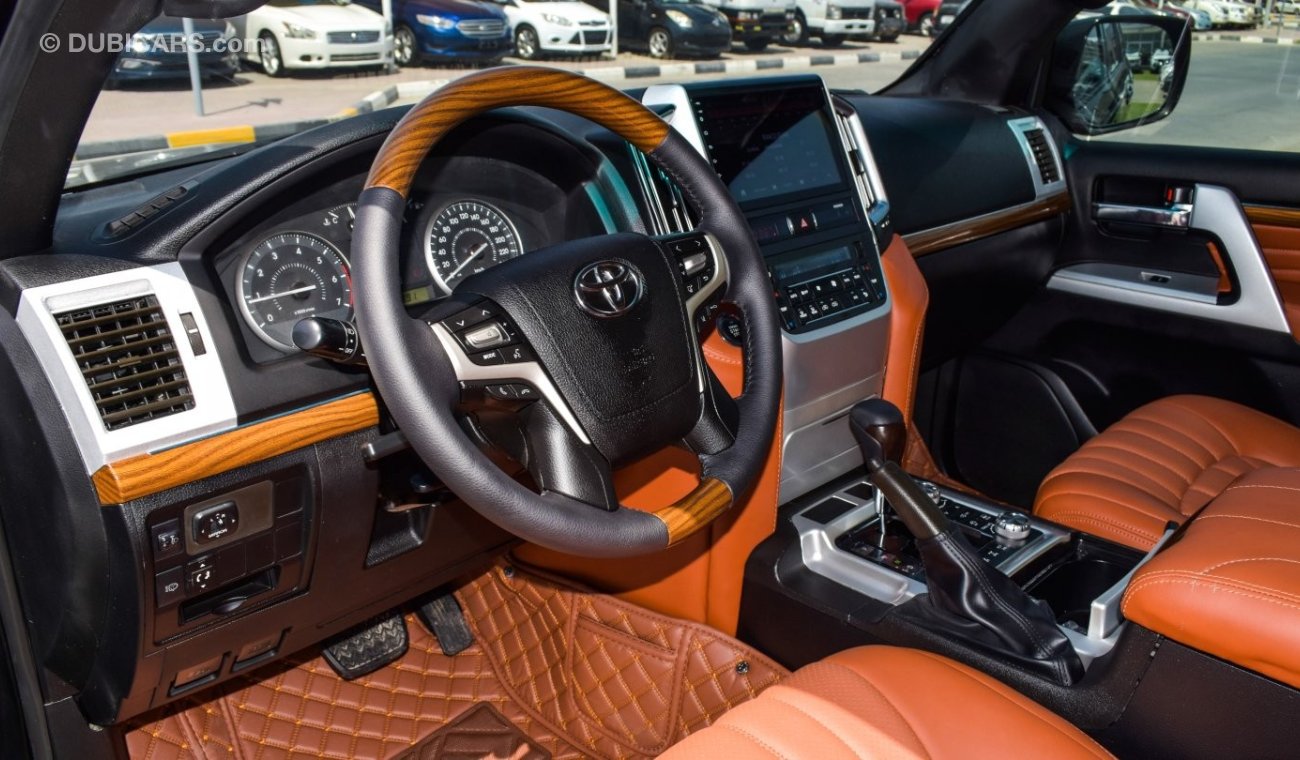 Toyota Land Cruiser GXR V8 With 2021 body kit