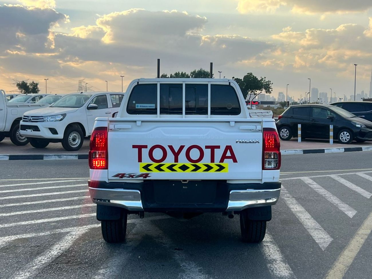 تويوتا هيلوكس 2022 Toyota Hilux GL 2.7L V4 - 4x4 AWD Original Paint - GCC -  Patrol Automatic