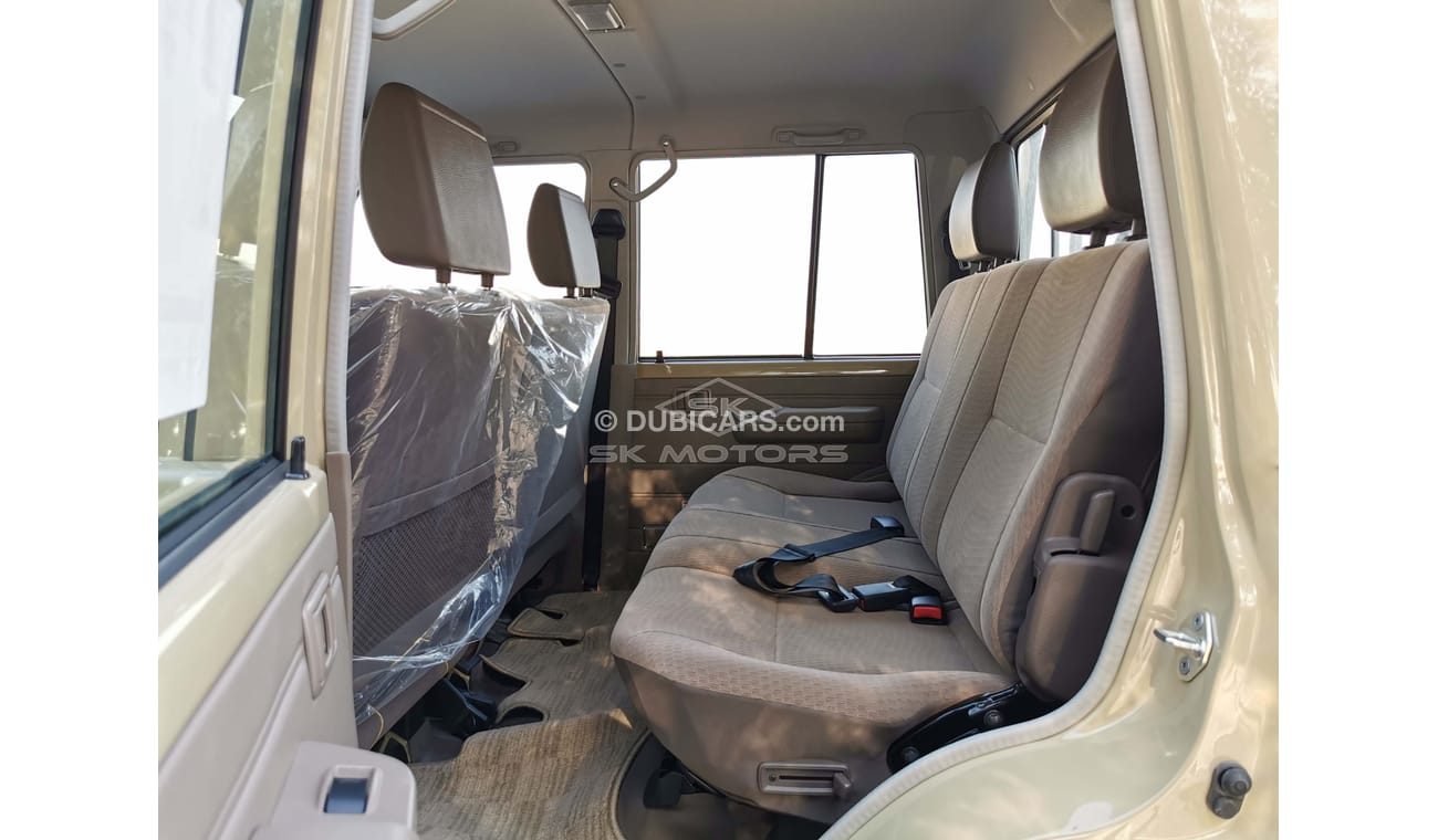 Toyota Land Cruiser Pick Up 4.0L, 16" Tyre, Xenon Headlight, Fabric Seat, Manual Front A/C, Snorkel, SRS Airbags (CODE # LCDC08)