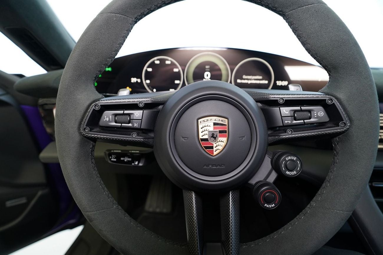 بورش تايكان TURBO GT