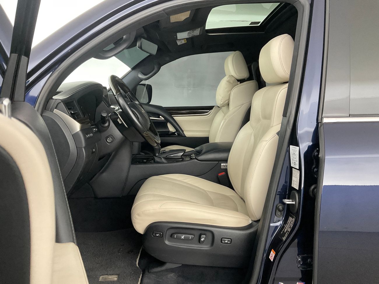 لكزس LX 570 Signature | National Day Celebration | شامل الضمان | 0 ﺪﻔﻋﺓ ﺃﻮﻟﻯ