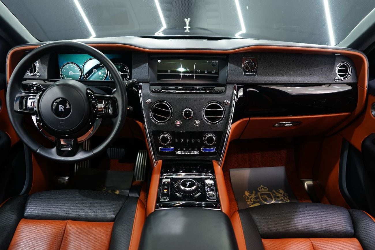 رولز رويس كولينان Rear Entertainment, Bespoke Audio, Panoramic Roof, GCC Spec!!