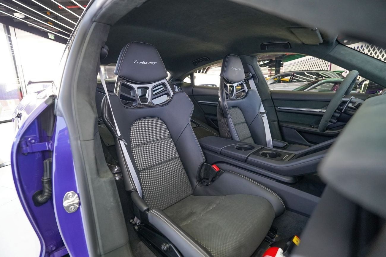 بورش تايكان TURBO GT