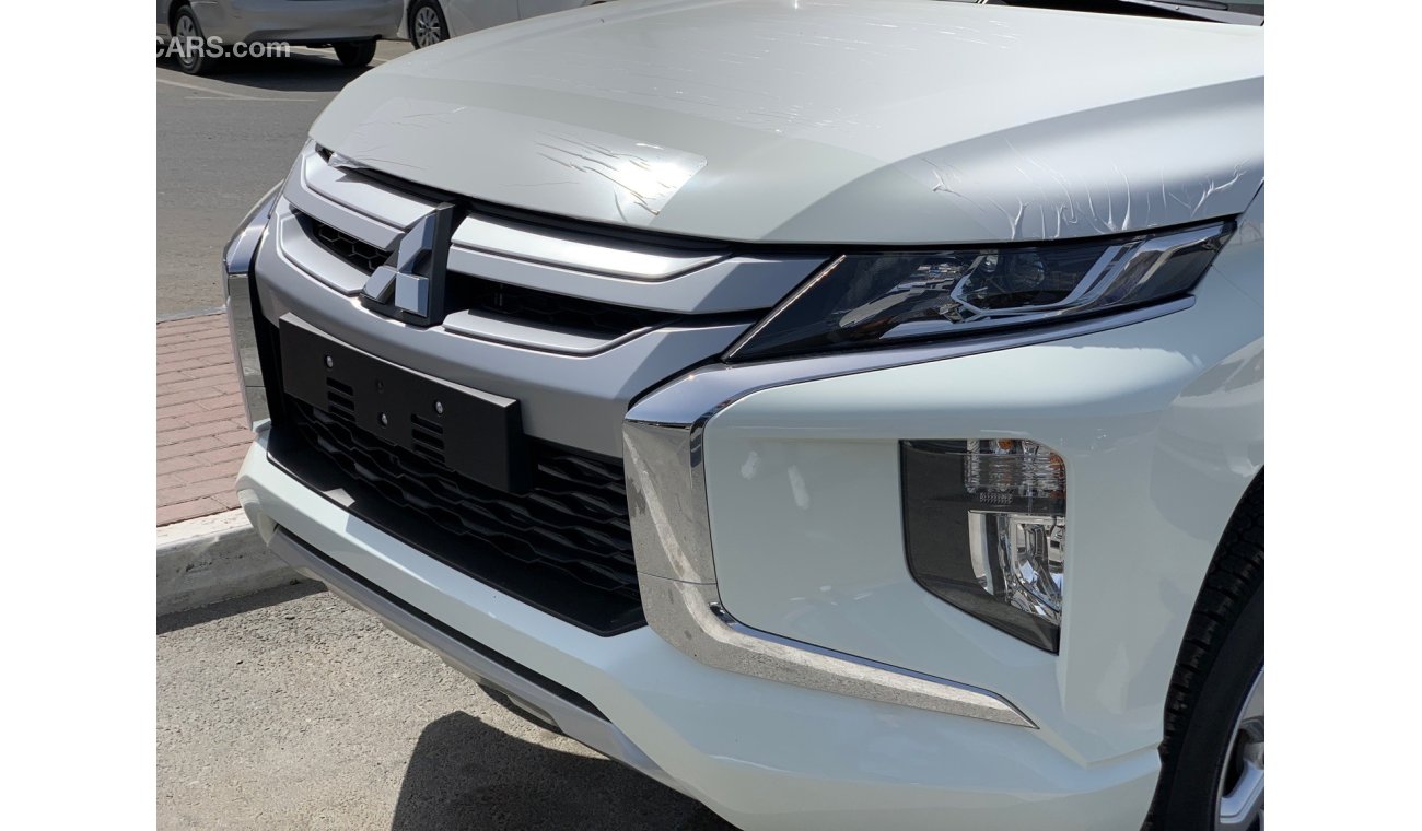 Mitsubishi L200 M/T 2021 Diesel GCC ( Production Jan/2021 ) Full option chrome package / stop lamp