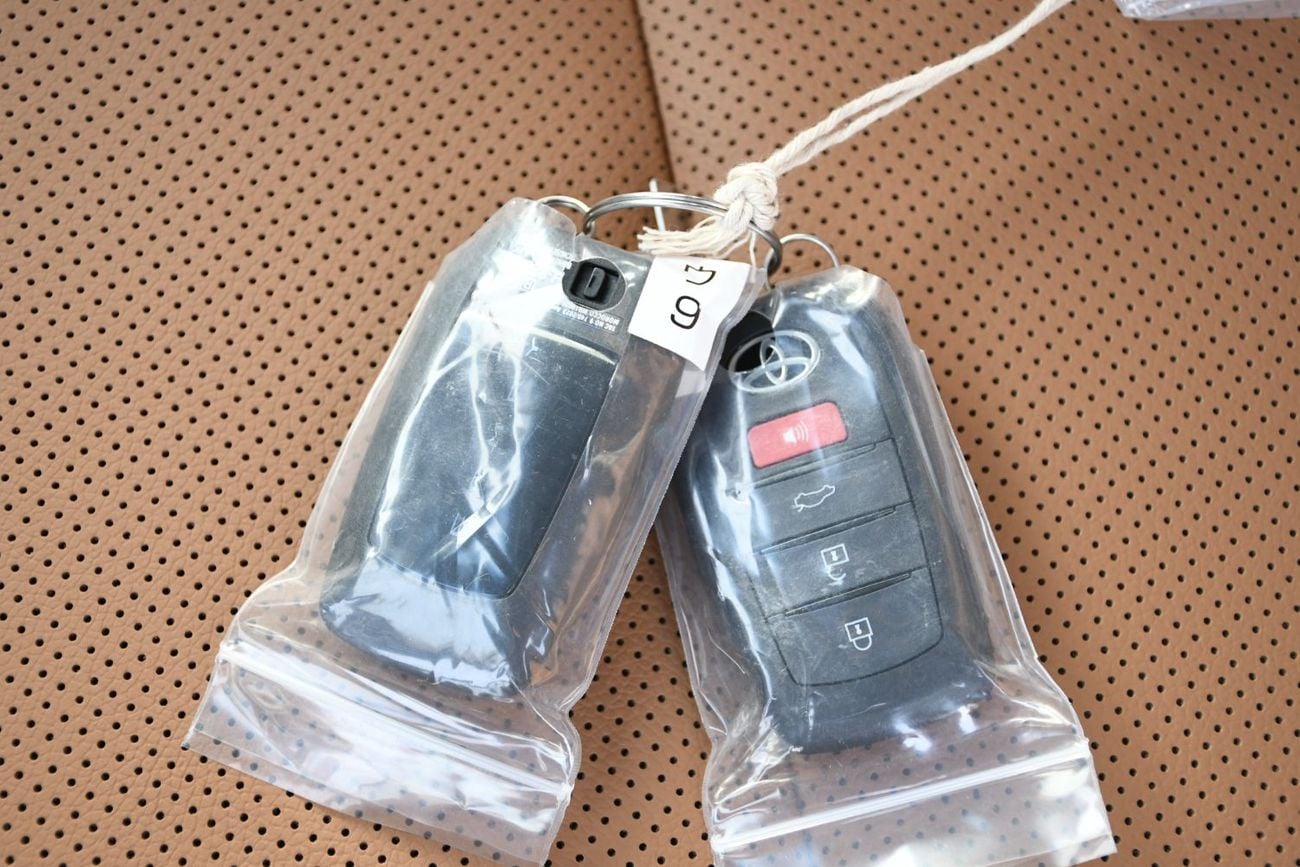 تويوتا كامري 2.5L V4 GLE Petrol ! Rader ! BSM ! Panoramic