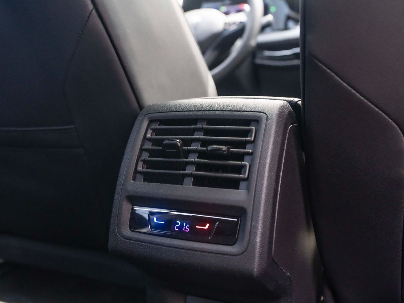 Volkswagen Golf R Base 2.0T