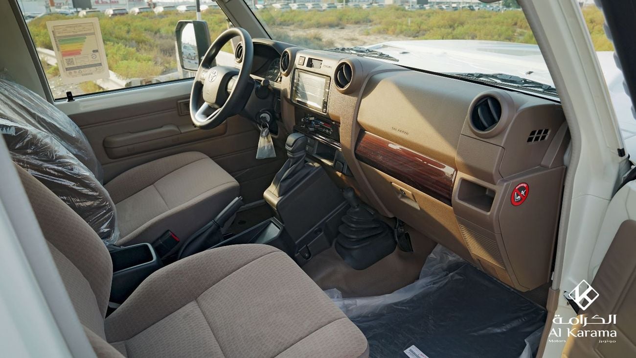Toyota Land Cruiser 70 4.0L V6 - 4x4 Hard Top with Automatic Transmission - GCC Specs - Dual Tank - Fog Light