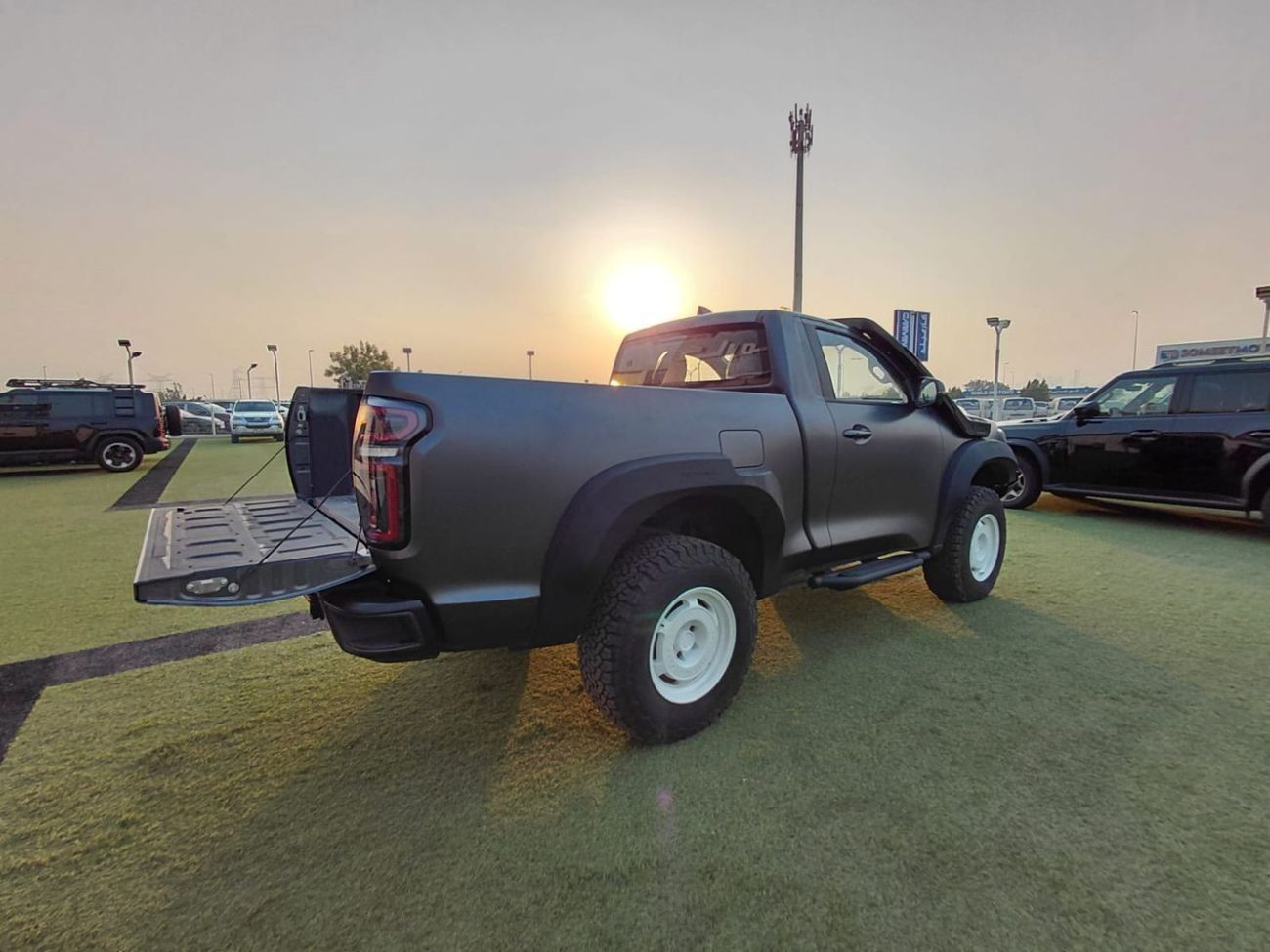 جريت وول بوير سيارة Firebomb ذات صف واحد تعمل بالبنزين ودفع رباعي موديل 2023