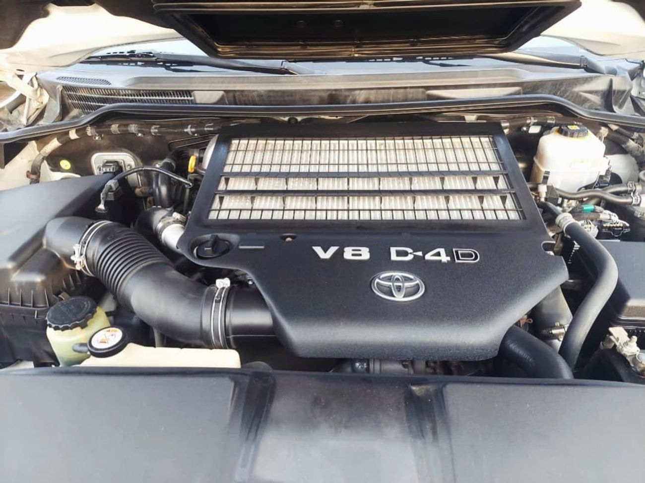 Toyota Land Cruiser 200 4.5L GXR V8 TWIN TURBO DIESEL AUTOMATIC TRANSMISSION