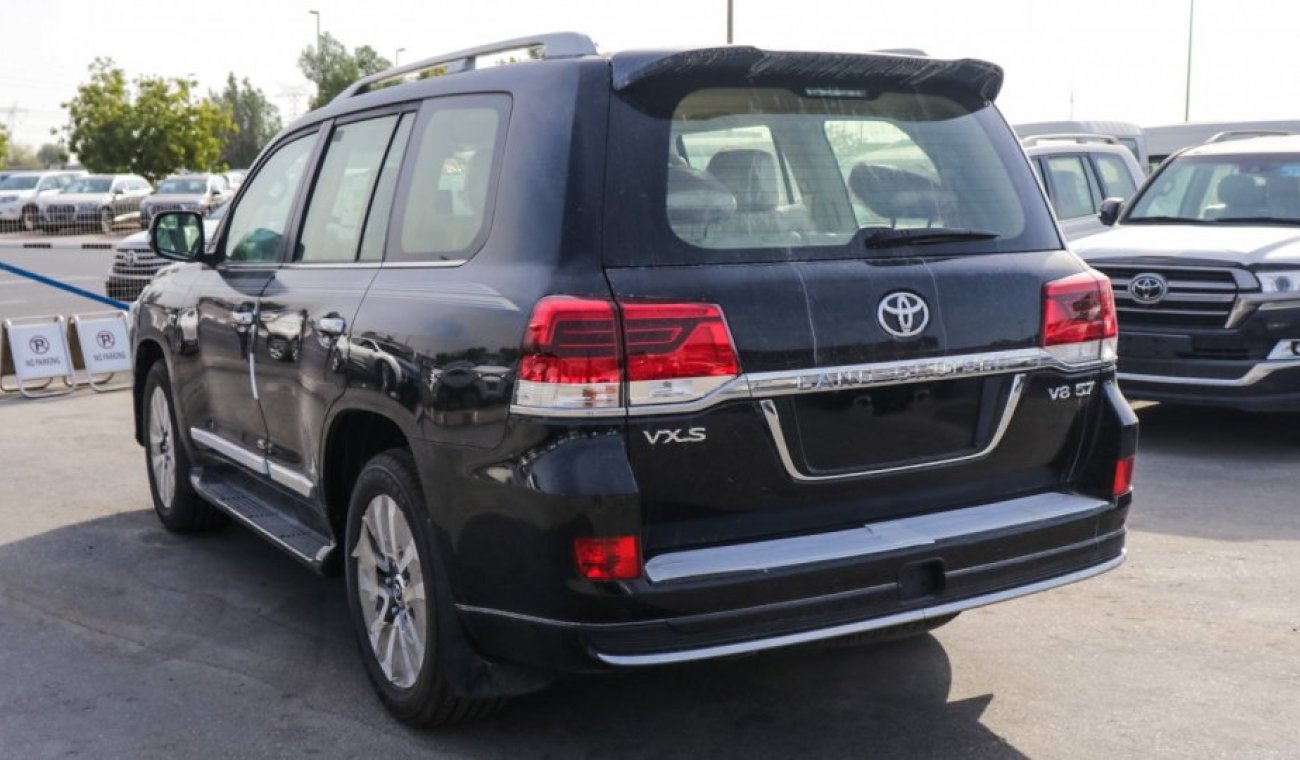 Toyota Land Cruiser VXS V8 5.7L Beige inside full option تويوتا لاندكروزر الداخلية باللون البيج فل اوبشن