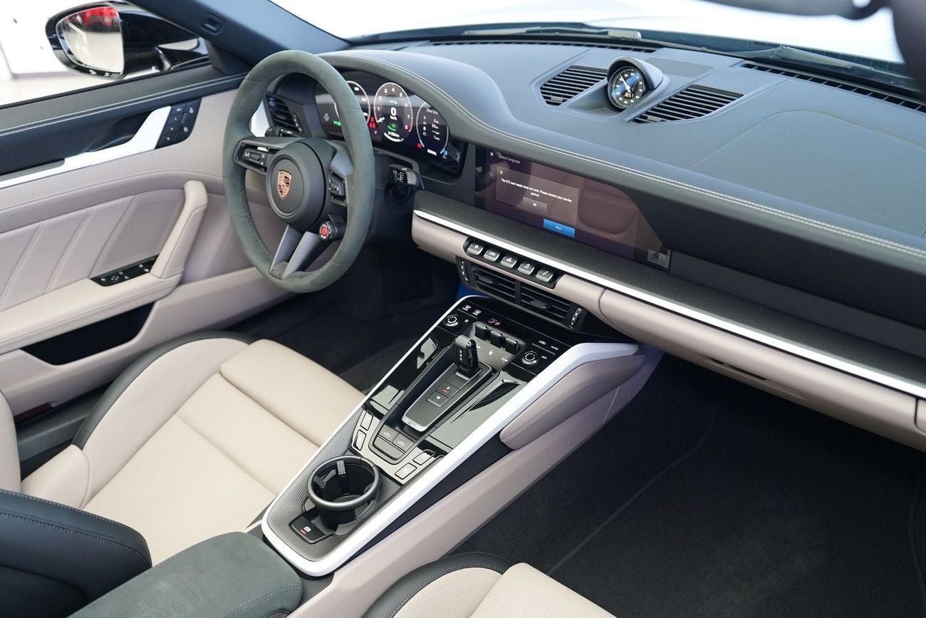 بورش 911 Targa 4GTS 3.0L (450 HP)