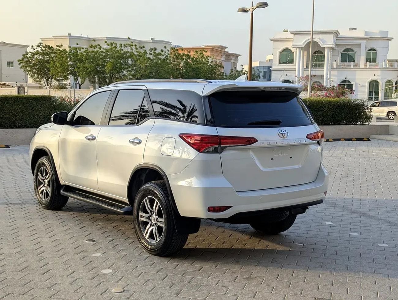 Toyota Fortuner EXR - V4 2.7L 4X4 - Original Paint - GCC Specs - Like New!