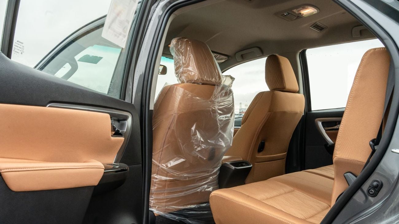 تويوتا فورتونر 2026 Toyota Fortuner VX 4.0L AT Petrol (Gray-Tan)