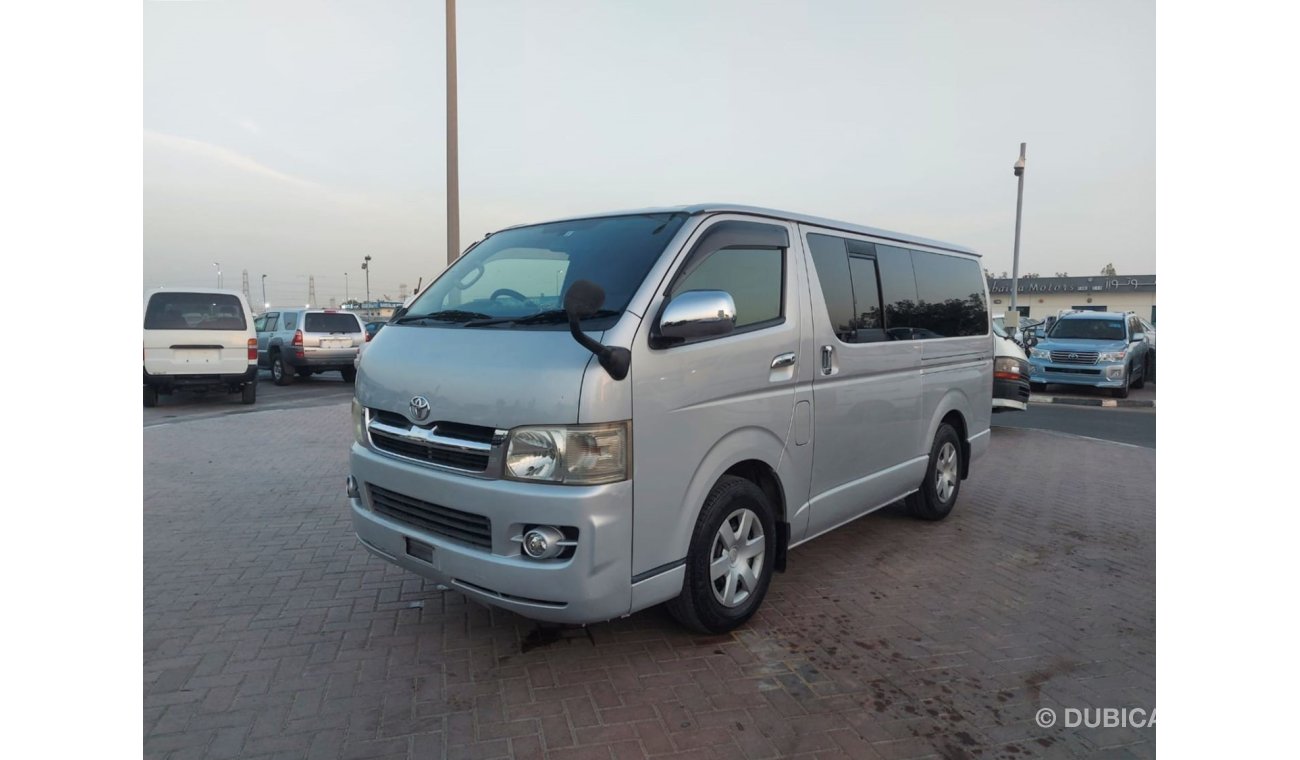 تويوتا هاياس TOYOTA HIACE VAN RIGHT HAND DRIVE (PM1639)