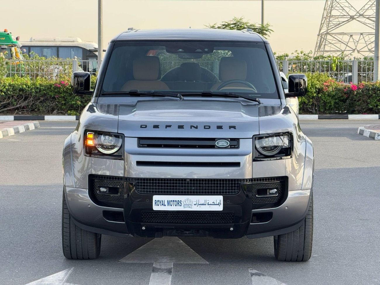 لاند روفر ديفندر 110 HSE P400 3.0L GERMAN SPEC NEAT AND CLEAN LESS KILOMETER