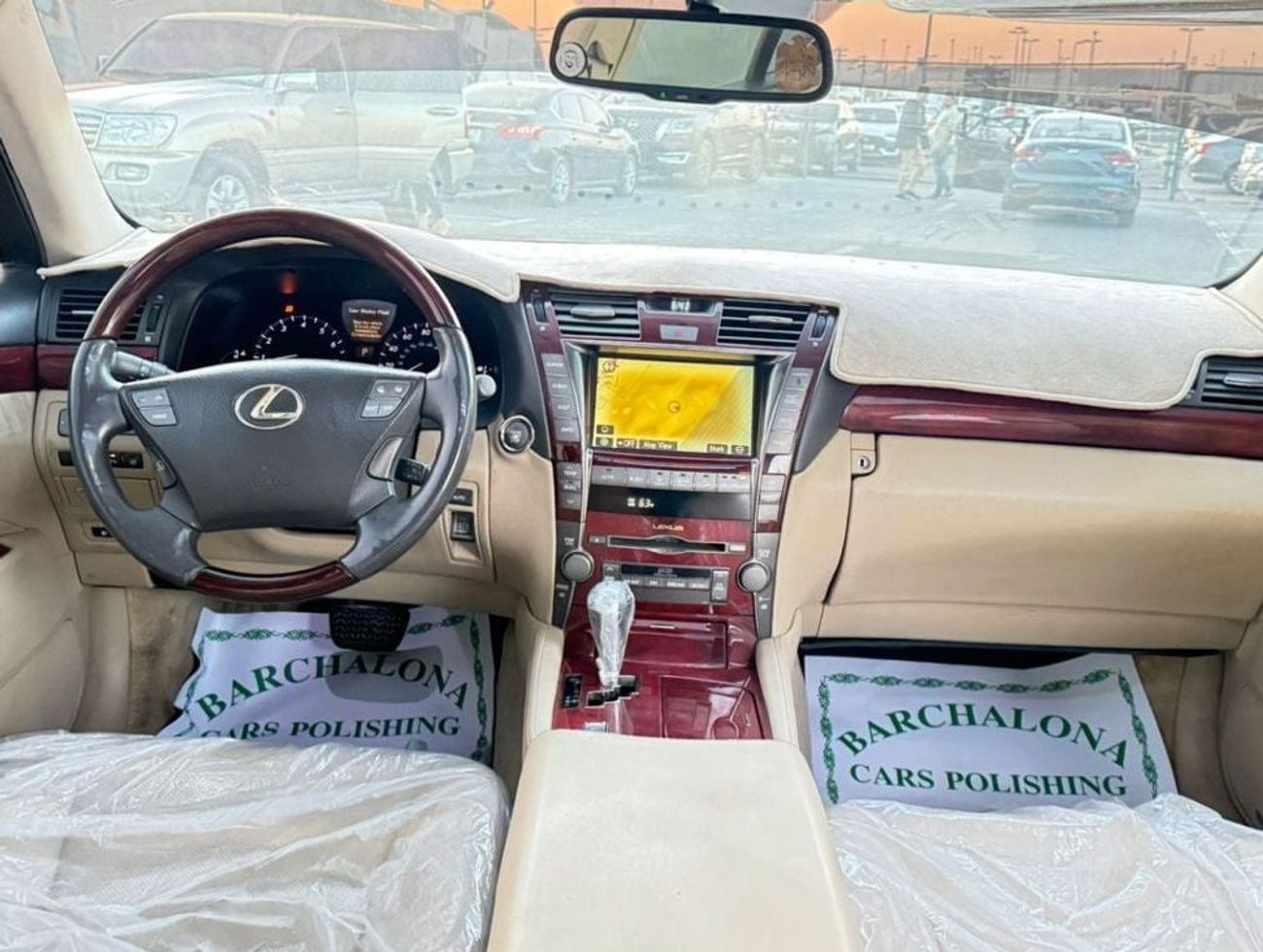 لكزس LS 460 In excellent condition and requires no expense