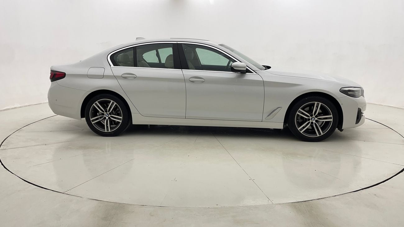 بي أم دبليو 520i JOY EDITION 2 | بدون دفعة مقدمة | اختبار القيادة في المنزل