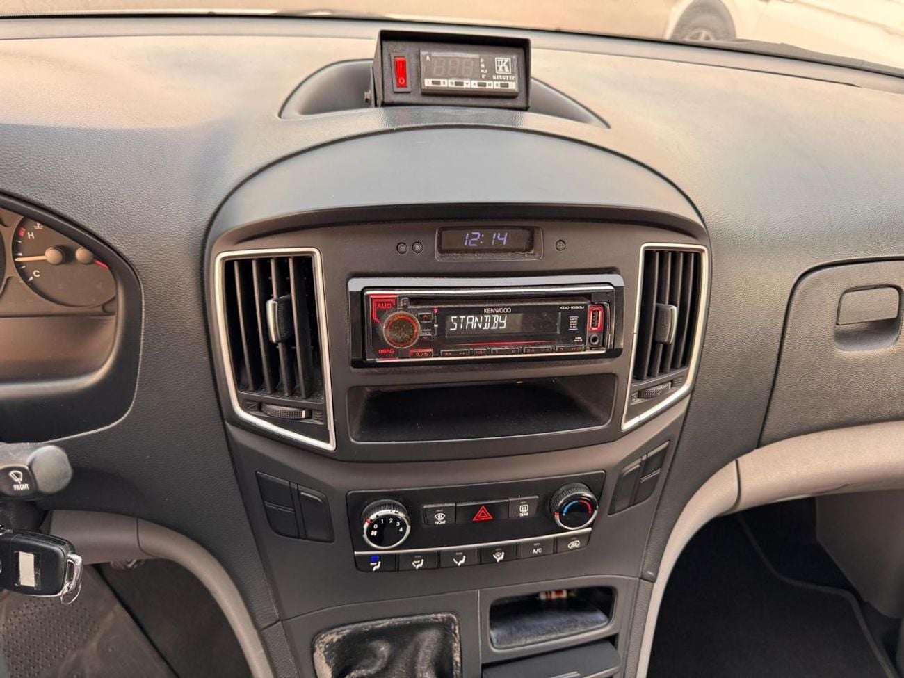 Hyundai H-1 T Q MT 6P  2.4L VAN RWD