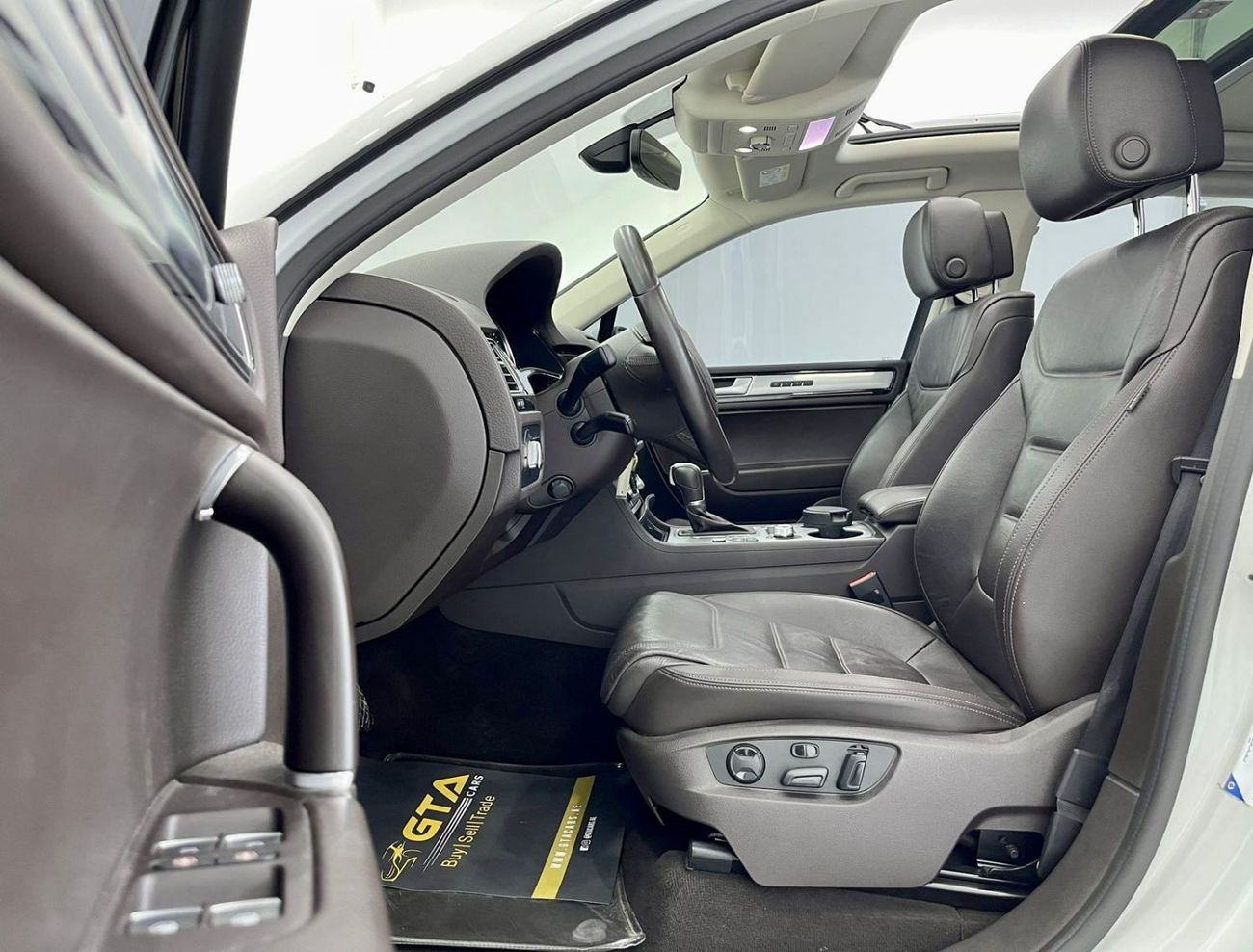 Volkswagen Touareg SEL 2017 Volkswagen Touareg SEL Plus, Volkswagen Warranty, Volkswagen Service Contract, GCC