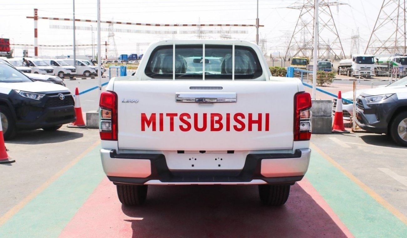 Mitsubishi L200 Mitsubishi L200 pick up DOUBLE CAB , White color ,, A/T ,, 2.4L Diesel ,, Chrome Packedg V4