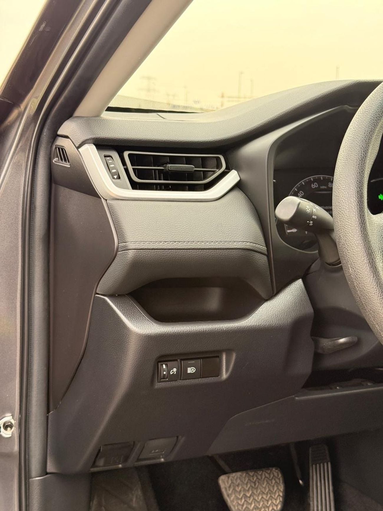 Toyota RAV4 XLE 2.5L push start 2024
