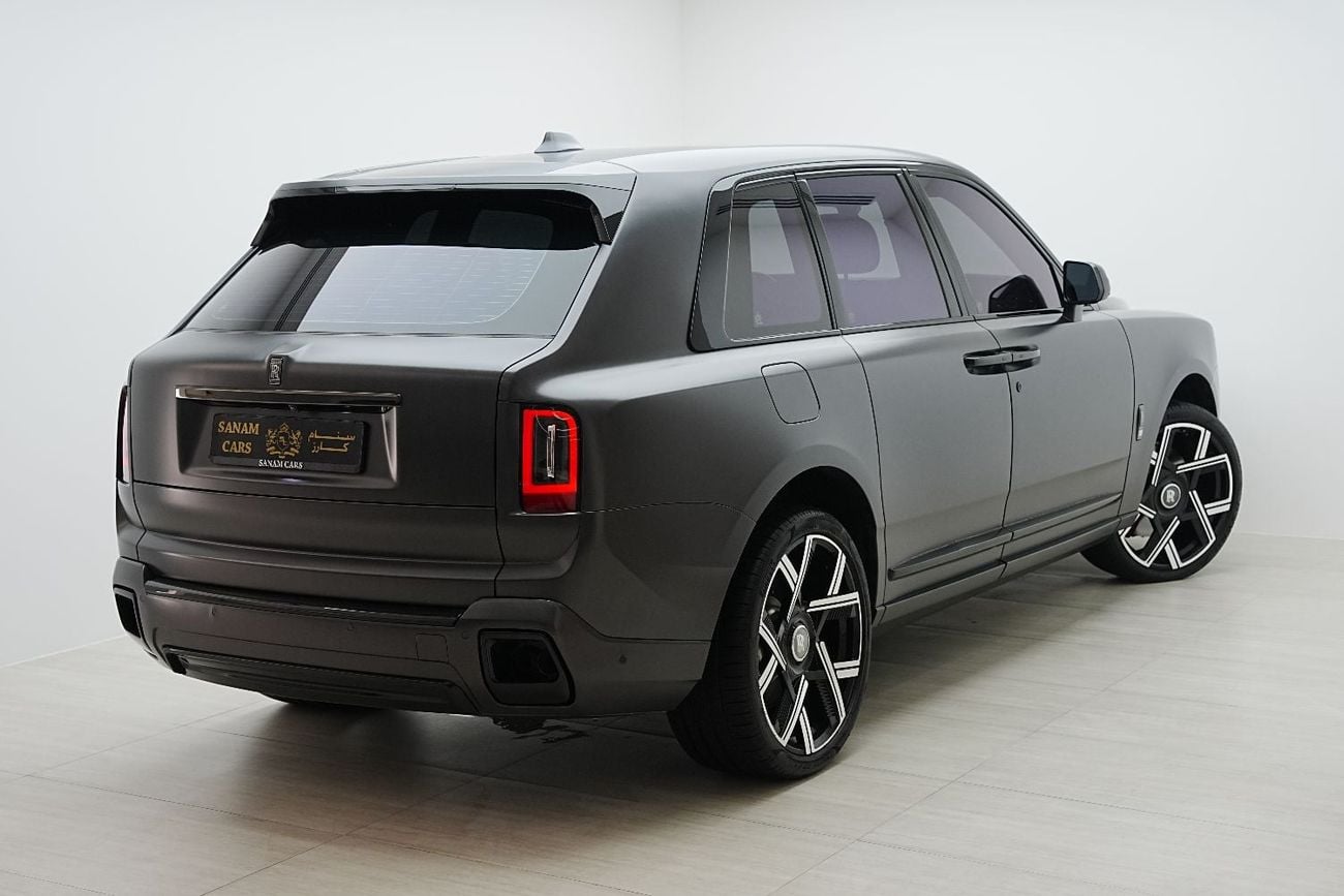 Rolls Royce Cullinan BLACK BADGE , FACELIFT, Rear VIP Seats w/ Screens, Starlight, Bespoke Audio, GCC Specs!