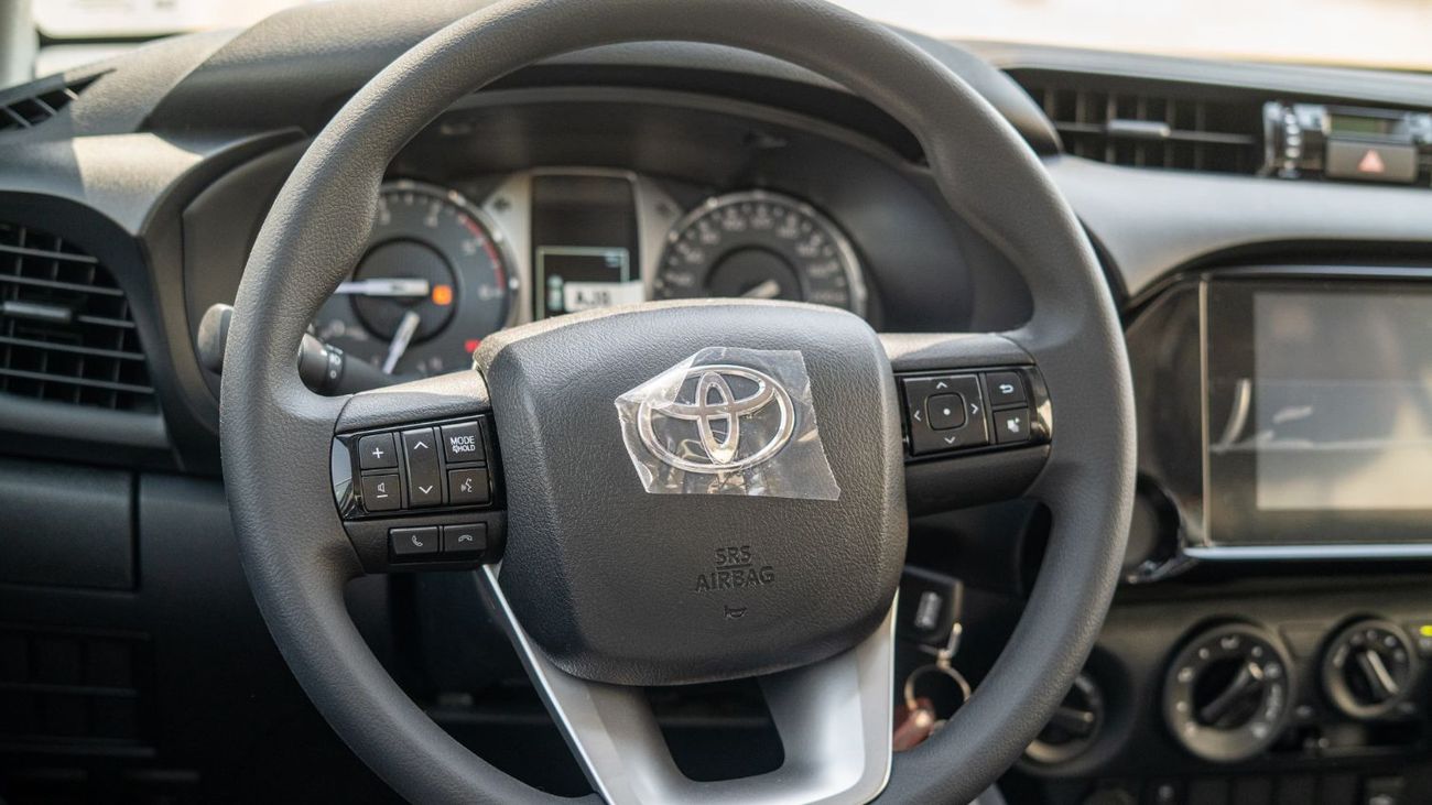 Toyota Hilux S GLX 2.4L AWD M/T