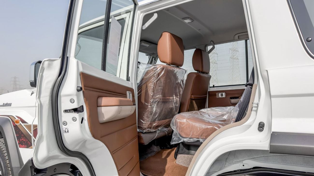 تويوتا لاند كروزر 70 LC76 LX 2.8L AT Diesel 2026 (White-Brown) Omani