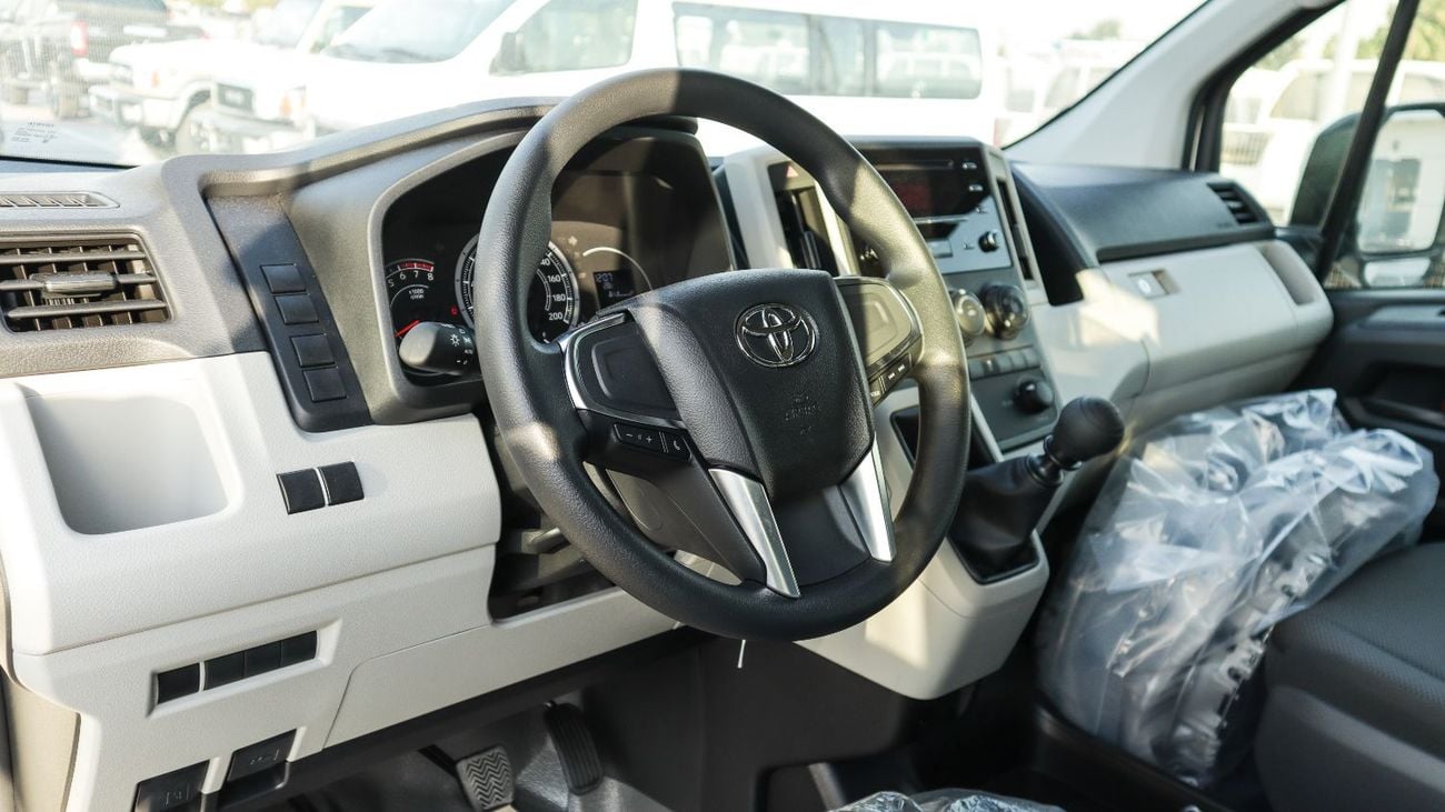 تويوتا هاياس ECTGEN003 - 2026 Toyota Hiace Passenger Van Black Bumper 3.5L Petrol Manual