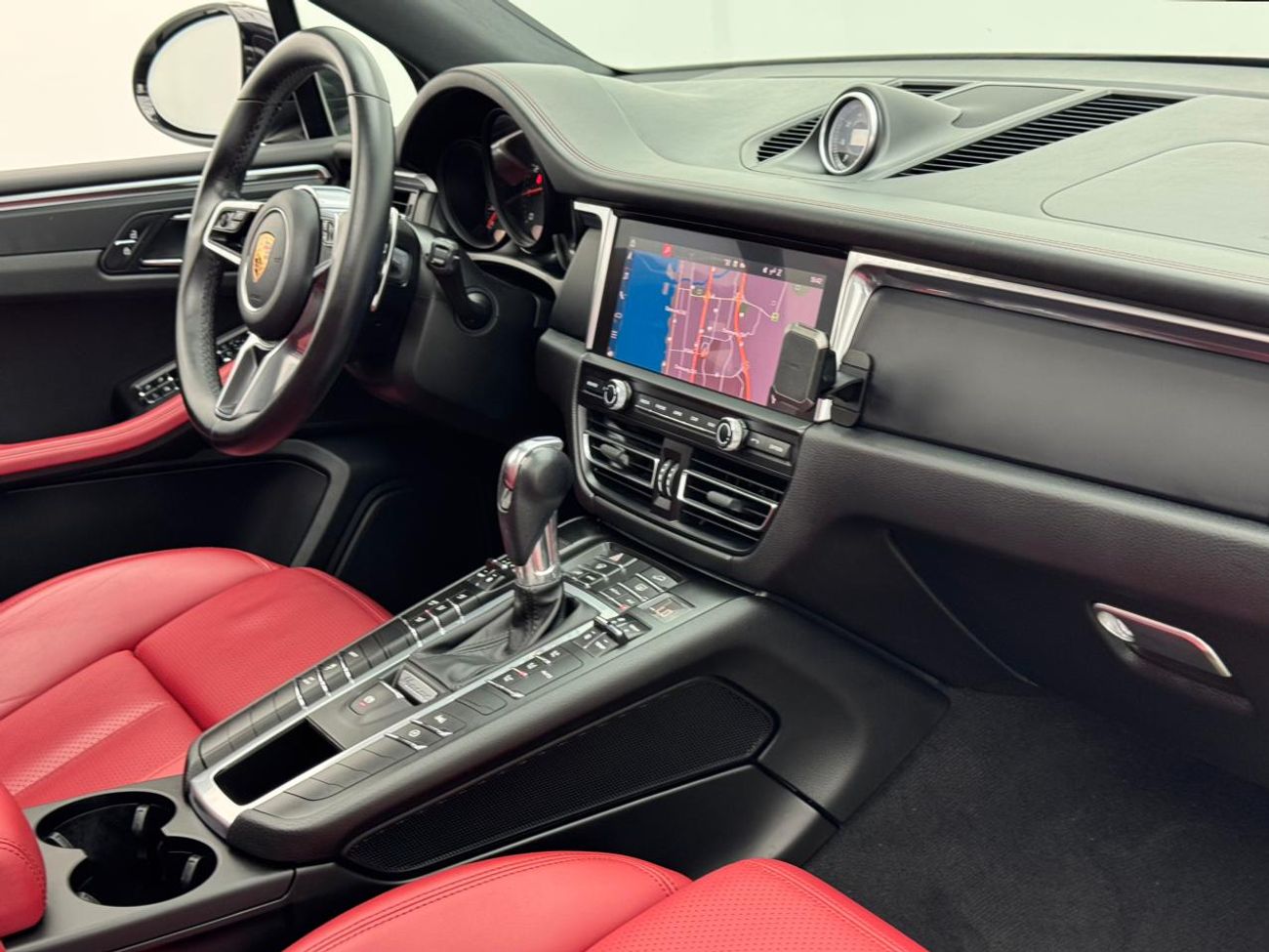 بورش ماكان Std 2.0L (252 HP) 2020 Porsche Macan, 1 Year Warranty, Porsche Service History, GCC