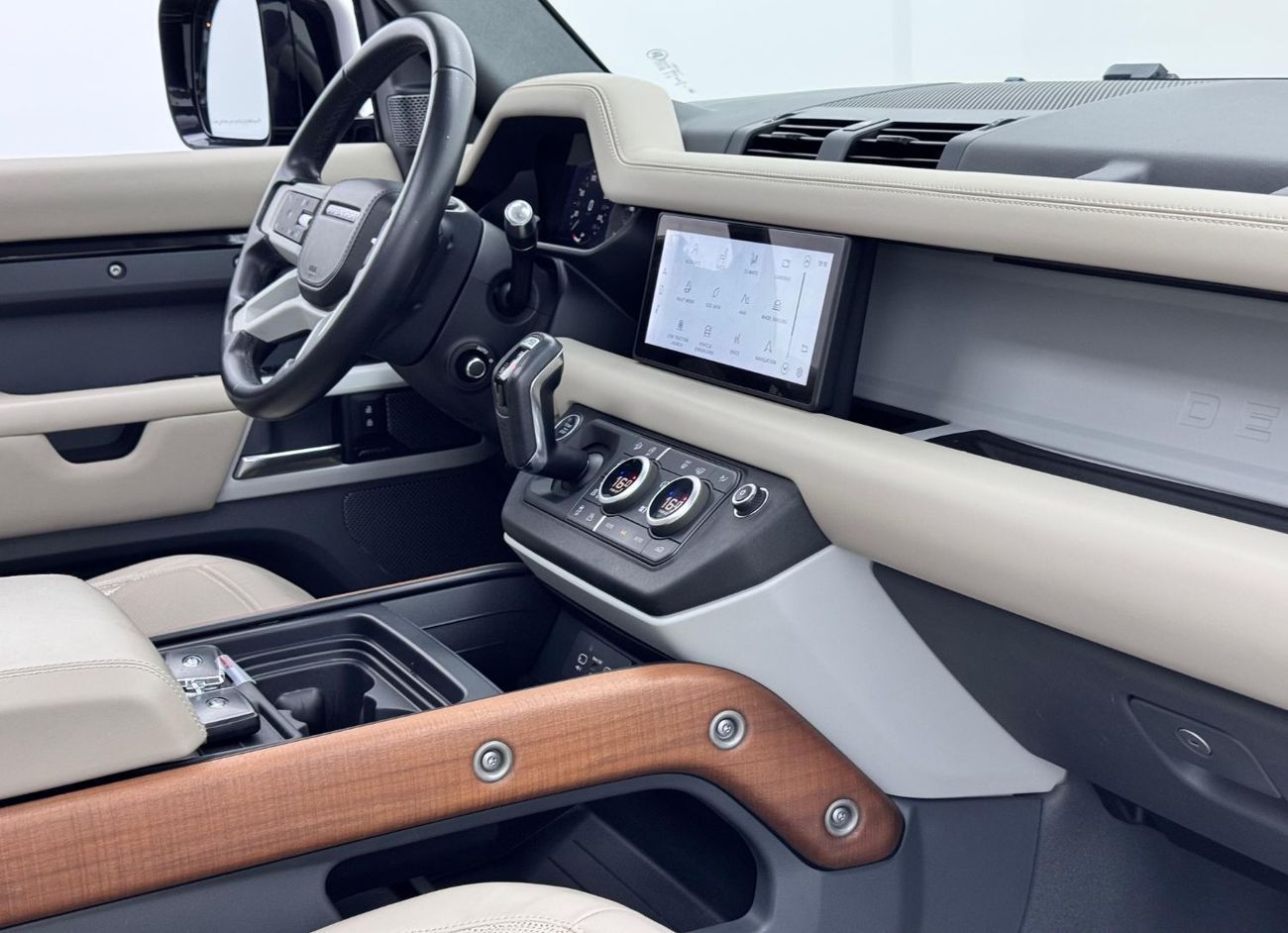 Land Rover Defender P400 110 HSE 3.0L (5 Seater) 2021 Land Rover Defender HSE P400, FULL OPTION, 2026 Agency Warranty &