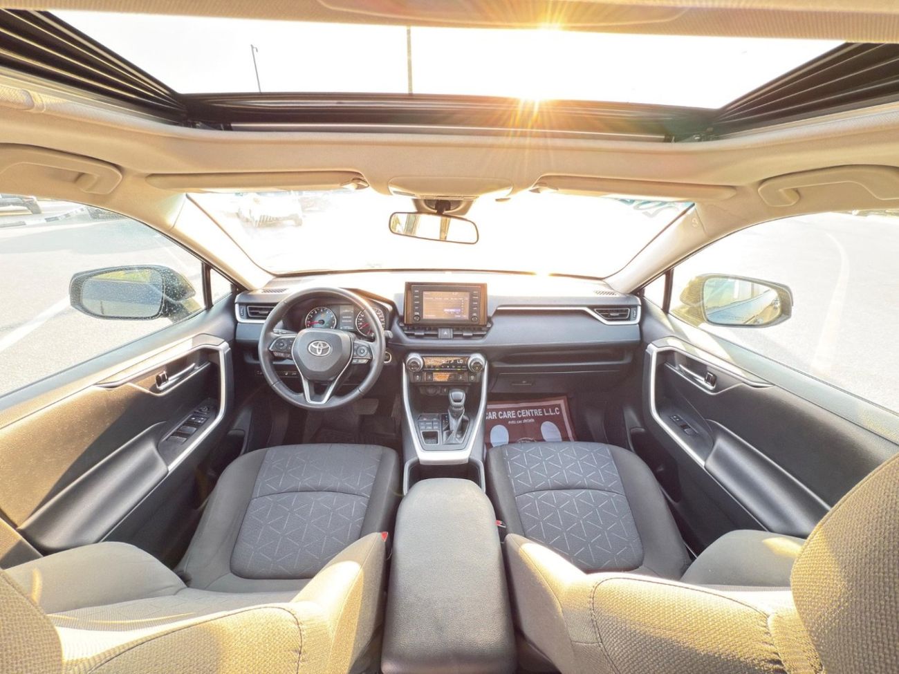 Toyota RAV4 XLE 4WD Full Option Sunroof, push start leather seats